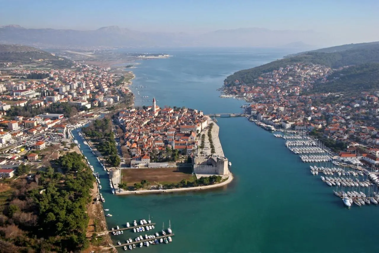 Apartment In Mastrinka With Sea View, Terrace, Air Conditioning, Wifi 5159-3 Trogir 0*,