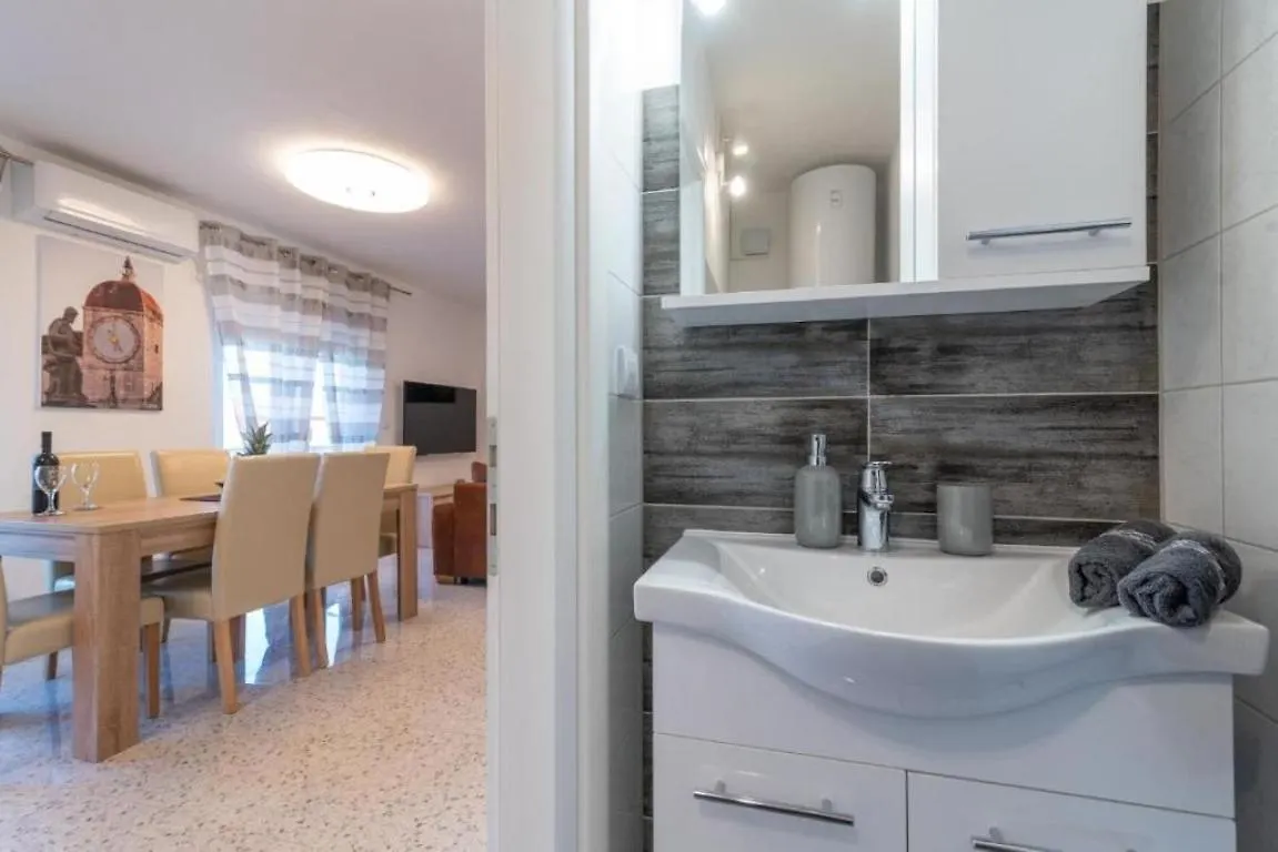 Apartment In Mastrinka With Sea View, Terrace, Air Conditioning, Wifi 5159-3 트로기르